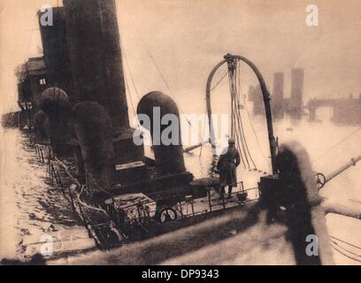 Zerstörte englische Kreuzer nach einem gescheiterten englischen Angriff auf die deutschen Marinestützpunkte Zeebrügge und Ostende (Flandern) im Mai 1918 (sogenannter Zeebrugge RAID). Fotoarchiv für Zeitgeschichte Stockfoto