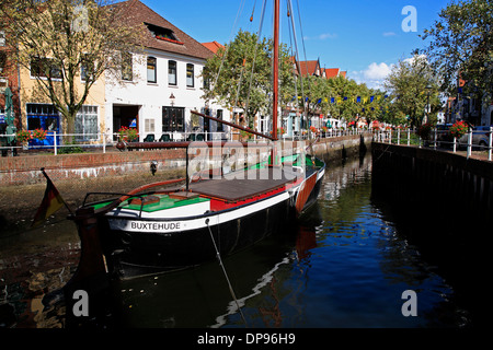 Altes Boot in Buxtehude Fleth, Altes land, Niedersachsen, Deutschland, Europa Stockfoto