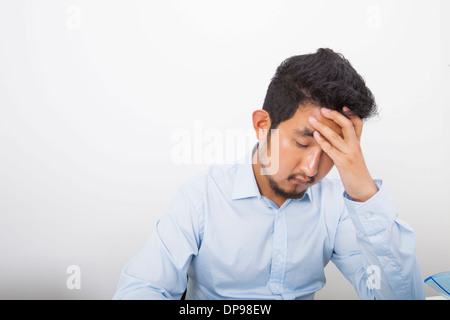 Deprimiert Geschäftsmann im Büro Stockfoto