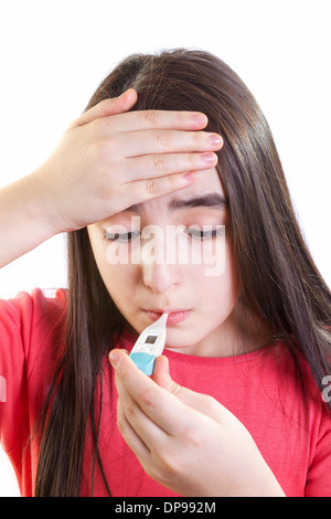 kranke Mädchen besorgt mit thermometer Stockfoto