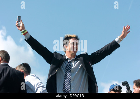 Cricket-Spieler Kevin Pietersen England Asche Sieg feiern 2005 Cricketers feiern die Asche in London zu gewinnen Stockfoto