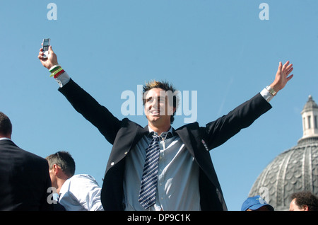 Cricket-Spieler Kevin Pietersen England Asche Sieg feiern 2005 Cricketers feiern die Asche in London zu gewinnen Stockfoto