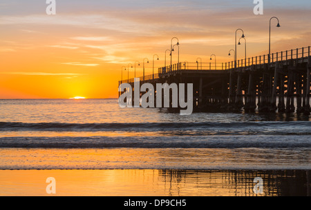 Sonnenaufgang über den Strand und Pier in Coffs Harbour, New South Wales, Australien Stockfoto