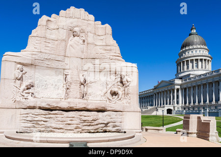 Das Mormone-Bataillon-Denkmal vor dem Kapitol von Utah, Salt Lake City, Utah, USA Stockfoto