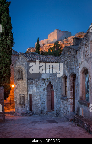 Abend-Blick in mittelalterlichen Stadt von Les Baux de Provence, Frankreich Stockfoto