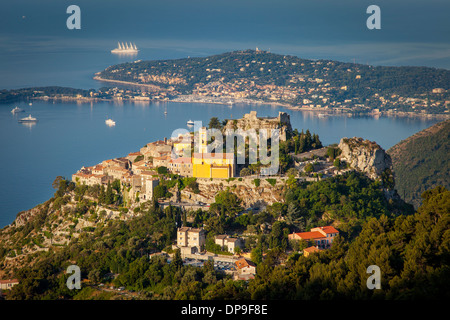 Am frühen Morgen Blick über Hügel Stadt Eze und der Cote d ' Azur, Provence, Frankreich Stockfoto