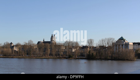 Fluss Loire Bibliothek und Tours Cathedral Frankreich Dezember 2013 Stockfoto