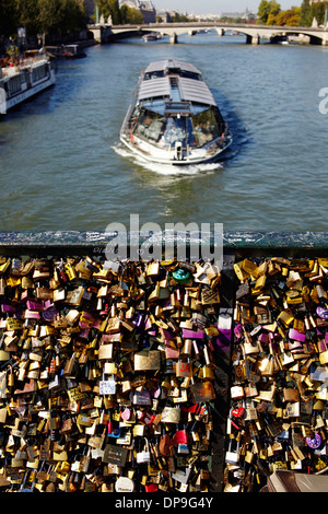 Brücke von Schlössern Paris, Pont de l'Archevêche; Stockfoto