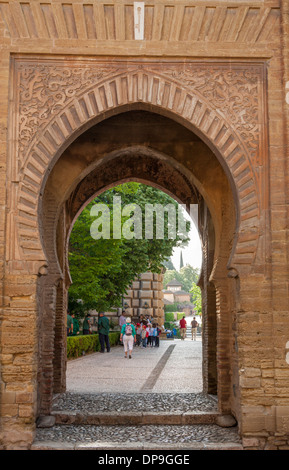 Schlüssel über Tor in La Alhambra, Granada, Spanien Stockfoto