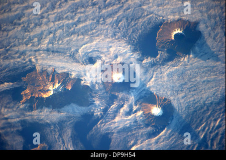 Inseln der vier Berge der Aleuten-Insel-Kette, Carlisle, Cleveland, Herbert und Tana Vulkane. Stockfoto