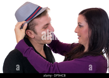 Junges Paar versuchen auf Kleidung, isoliert auf weißem Hintergrund Stockfoto