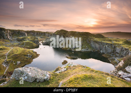 Sonnenuntergang am Foggintor Steinbruch Dartmoor Nationalpark Devon Uk Stockfoto