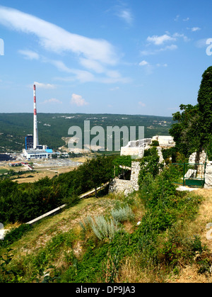 Kohlekraftwerk Kraftwerk Plomin Istrien Kroatien Europa Blick vom Dorf Stockfoto