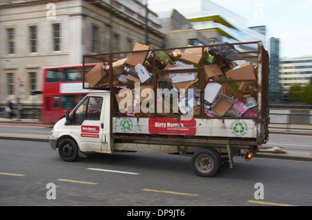 Van sammeln Karton und Müll im Zentrum von London. Stockfoto