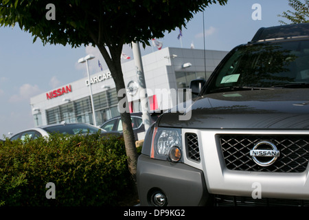 Nissan Händler viel in vorstädtischen Maryland. Stockfoto