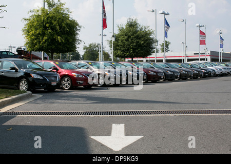 Nissan Händler viel in vorstädtischen Maryland. Stockfoto