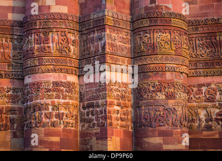 Qutub Minar (The Qutub Tower), auch bekannt als Qutb Minar und Qutab Minar, ist die höchste minar (73 m) in Indien Stockfoto