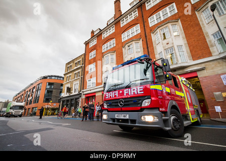 Die letzte Maschine verjagt Southwark Feuerwache schließlich nach 136 Jahren des öffentlichen Dienstes geschlossen ist. Stockfoto