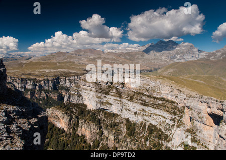 Blick auf die Canon de Anisclo im Ordesa-Valley-Nationalpark in den spanischen Pyrenäen Stockfoto