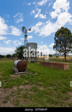 Ein viktorianisches Ländliches Motiv eines alten Bauernhofes. Stockfoto