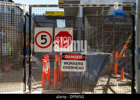 Sicherheitszeichen auf einer Baustelle Stockfoto