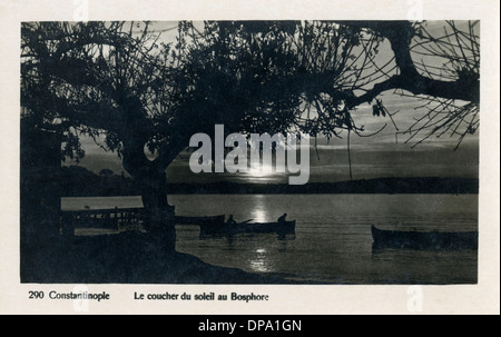 Istanbul, Türkei - untergehende Sonne über dem Bosporus Stockfoto