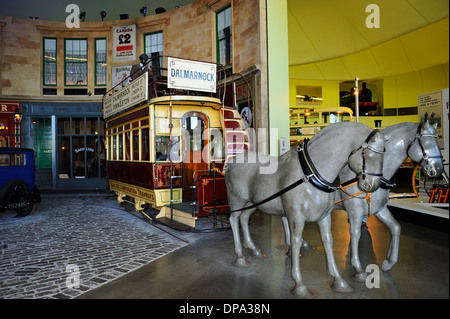 Innenraum des neuen Riverside Museum of Transport, Glasgow, Schottland Stockfoto