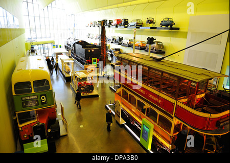 Gesamtansicht der Innenraum des neuen Riverside Museum of Transport, Glasgow, Schottland Stockfoto
