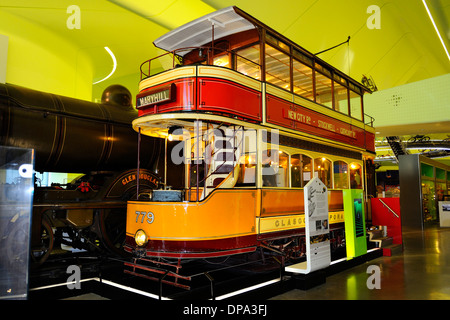 Innenraum des neuen Riverside Museum of Transport, Glasgow, Schottland Stockfoto