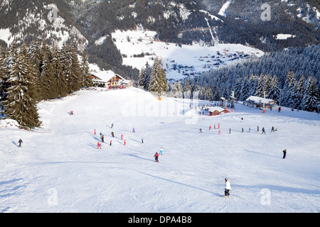 Skifahrer, Skiurlaub in Les Portes du Soleil in La Chapelle D'Abondance, Französische Alpen, Frankreich Europa Stockfoto