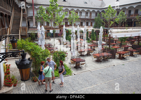 Hof der Hanul Lui Manuc Hotel und Restaurant, Altstadt, Bukarest, Rumänien Stockfoto