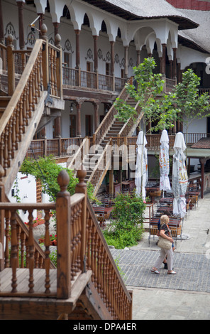 Hof der Hanul Lui Manuc Hotel und Restaurant, Altstadt, Bukarest, Rumänien Stockfoto