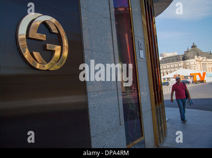 Gucci-Shop in Athenee Palace (jetzt Hilton Hotel), Piata Revolutiei, Bukarest, Rumänien Stockfoto