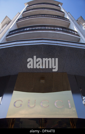 Gucci-Shop in Athenee Palace (jetzt Hilton Hotel), Piata Revolutiei, Bukarest, Rumänien Stockfoto