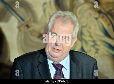 Prag, Tschechische Republik. 10. Januar 2014. Tschechischer Präsident Milos Zeman man während sieht einer Pressekonferenz auf der Prager Burg in Prag, Tschechische Republik, 10. Januar 2014. Zeman verkündete Medien, dass er als Vorstandsvorsitzender der Sozialdemokraten Tschechien Bohuslav Sobotka als der neue Premierminister am Freitag 17 zu ernennen. Bildnachweis: Michal Dolezal/CTK Foto/Alamy Live-Nachrichten Stockfoto