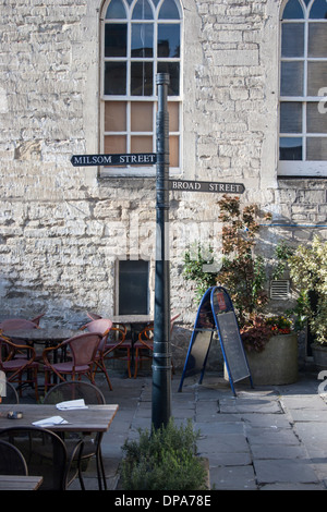 Bath City, Somerset: Touristische Zeichen "Milson Street" und "Broad Street" Stockfoto