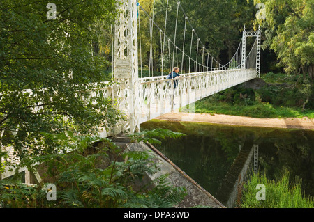 Cambus o ' kann - viktorianischen Hängebrücke über den Fluss Dee in der Nähe von Ballater, Aberdeenshire zu überbrücken. Stockfoto