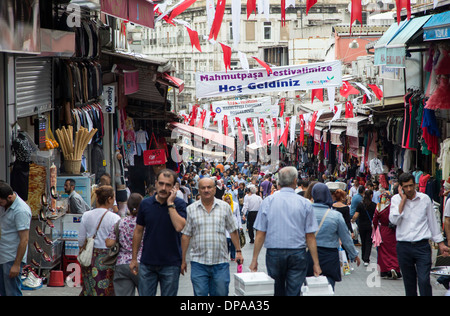 Viel befahrenen Straße in der Nähe von Grand Bazaar, Istanbul, Türkei Stockfoto