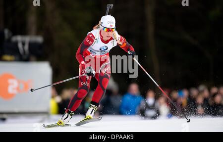 Ruhpolding, Deutschland. 10. Januar 2014. Norwegens Tiril Eckhoff konkurriert in 15 km-Einzel der Frauen bei den Biathlon-Weltcup in der Chiemgau Arena in Ruhpolding, Deutschland, 10. Januar 2014. Foto: SVEN HOPPE/Dpa/Alamy Live News Stockfoto