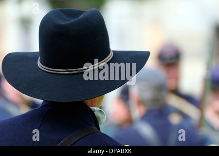 USA Bürgerkriegsoffizier mit breiter Krempe, von hinten gesehen. Stockfoto