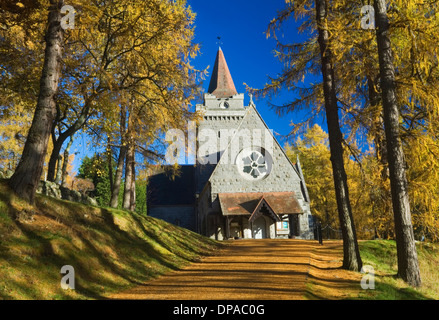 Crathie Kirk im Herbst, in der Nähe von Balmoral, Deeside, Aberdeenshire, Schottland. Stockfoto