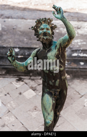 die Fauno Bronze-Statue in den Ruinen von Pompeji, Italien Stockfoto