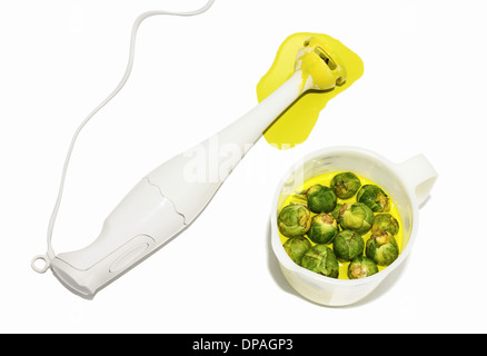 Sprossen im Krug mit blender Stockfoto