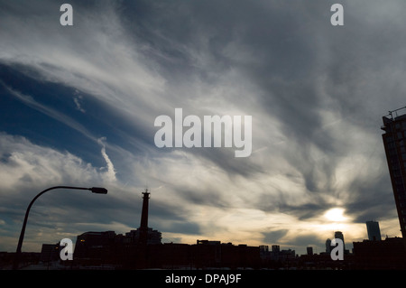 Skyline von Boston, MA. dramatische Wolken Stockfoto