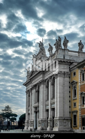 Basilika St. Johann im Lateran, die Kathedrale von Rom und der kirchlichen Amtssitz des Papstes in Rom Italien Europa Stockfoto