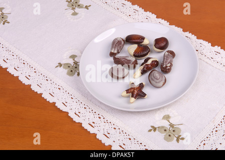 Gemischten Pralinen auf dem Tisch Stockfoto