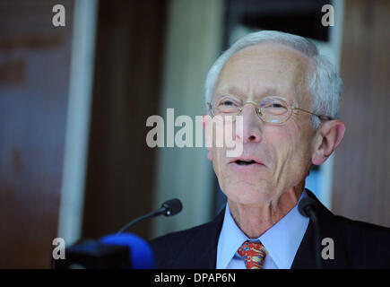 Washington D. C.. 10. Januar 2014. Foto aufgenommen am 19. Oktober 2009 zeigt Stanley Fischer bei Old Jaffa City in der Nähe von Tel Aviv, Israel. US-Präsident Barack Obama am Freitag nominierte Stanley Fischer, der ehemalige Gouverneur der Bank of Israel, als stellvertretender Vorsitzender der Federal Reserve, der jüngste Schritt, das siebenköpfige Fed Board neu zu gestalten. © Yin Bogu/Xinhua/Alamy Live-Nachrichten Stockfoto