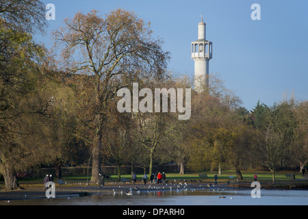 See und Minarett Regents Park London England Stockfoto