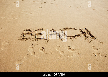 Nachricht oder Gruß in Sand am Strand geschrieben Stockfoto