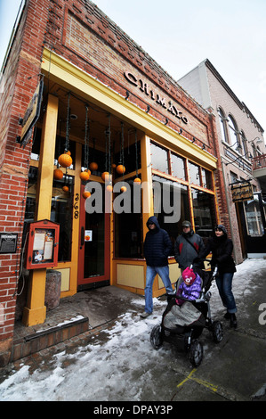 Wandern auf der vereisten Main Street in Park City, Utah. Stockfoto